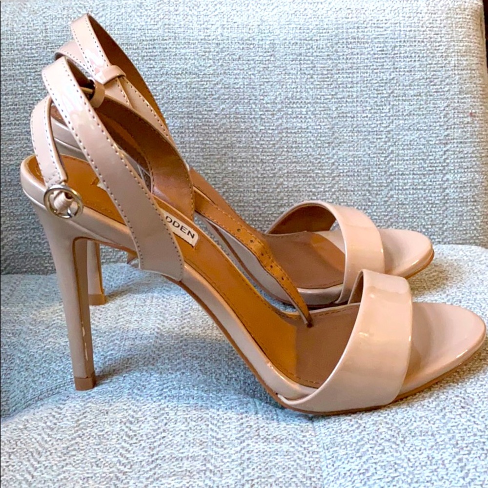 Steve Madden nude sandals